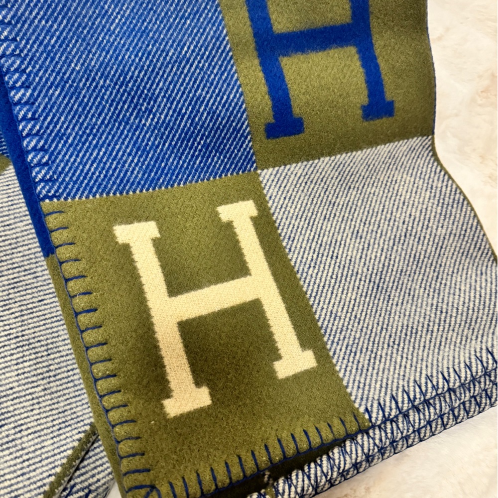 Hermes Avalon III throw blanket - Picture 4 of 6